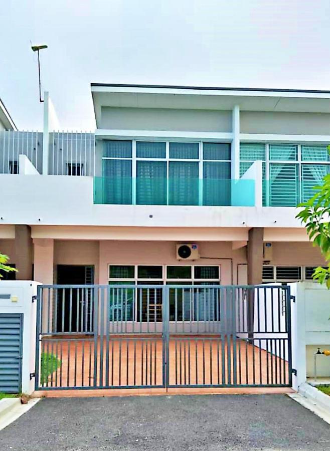 Desaru Cosy Homestay - Near Waterpark, Beach, Rapid -Wifi, Tvbox, Steamboat, Bbq Available Екстериор снимка